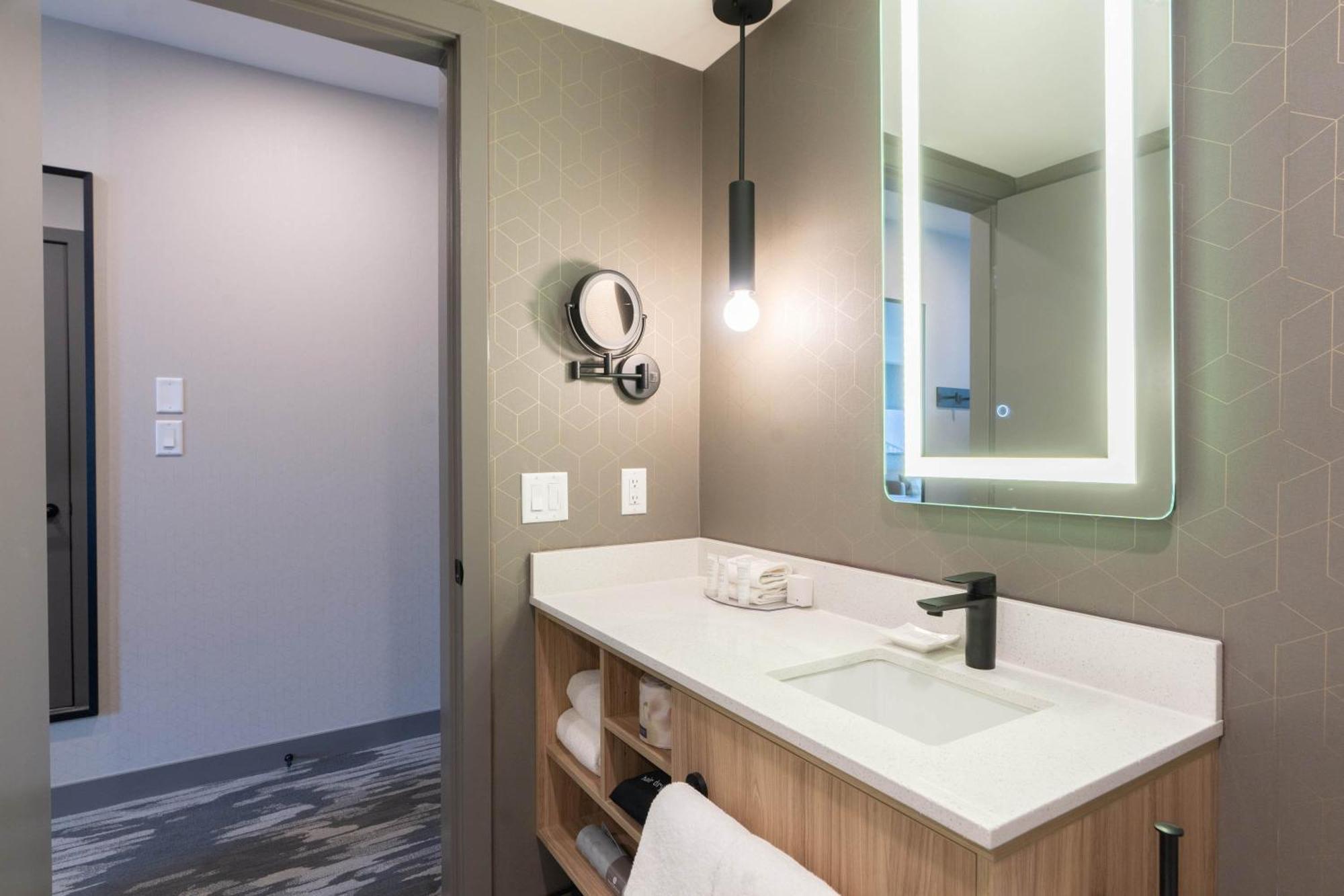 Sandman Signature Dartmouth Hotel & Suites Extérieur photo