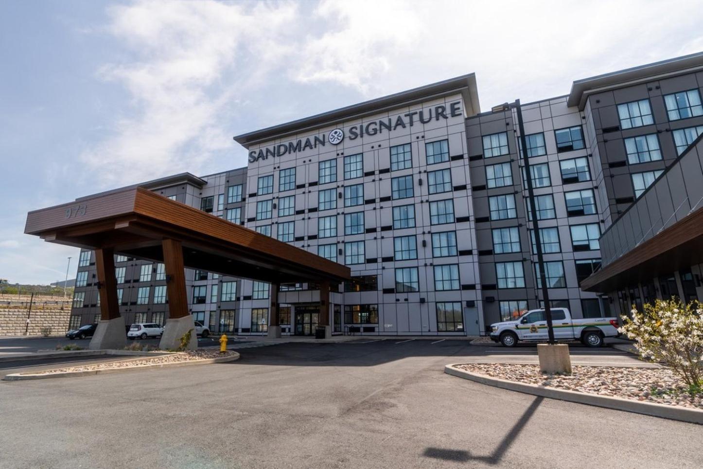 Sandman Signature Dartmouth Hotel & Suites Extérieur photo